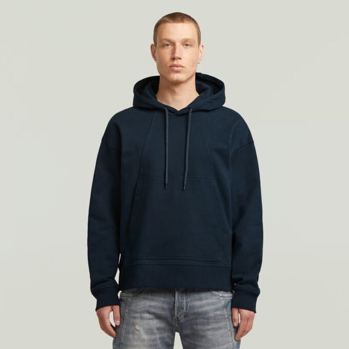 Een losse hoodietrui Een losse hoodietrui
