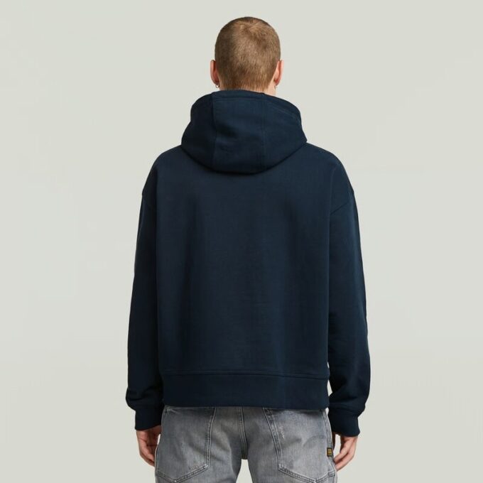 Een losse hoodietrui Een losse hoodietrui