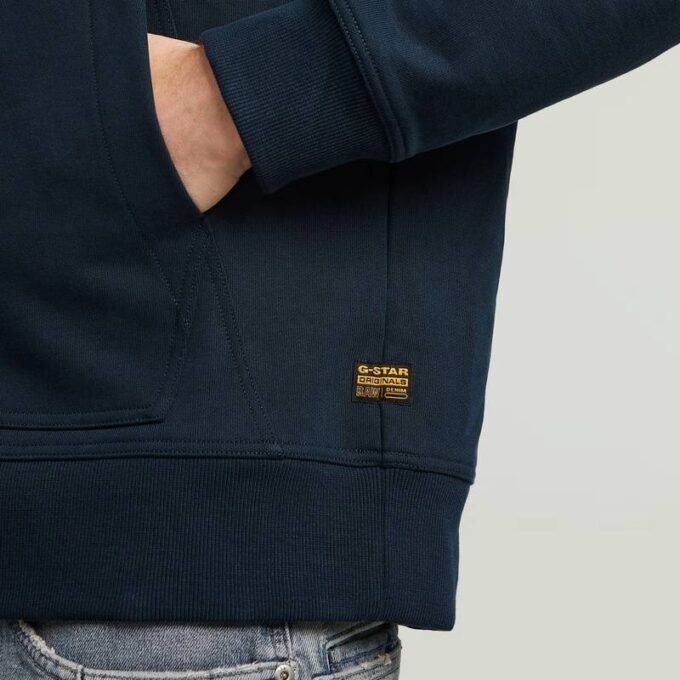 Een losse hoodietrui Een losse hoodietrui