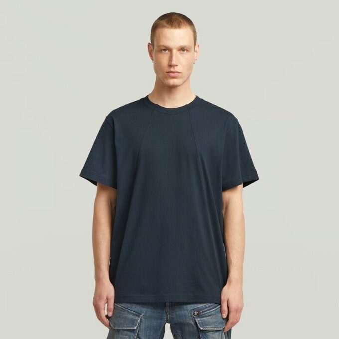 Een losse T-shirt met lijn Een losse T-shirt met lijn