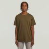Een losse T-shirt met lijn Een losse T-shirt met lijn