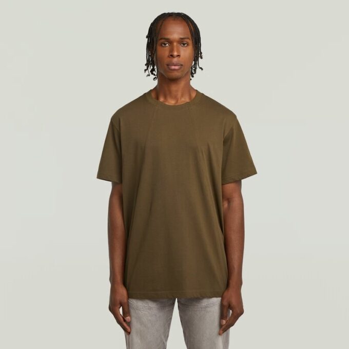Een losse T-shirt met lijn Een losse T-shirt met lijn