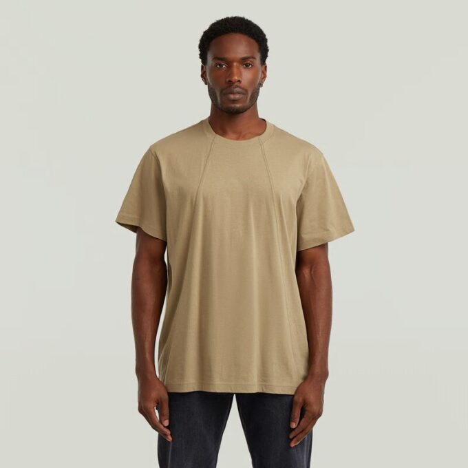 Een losse T-shirt met lijn Een losse T-shirt met lijn