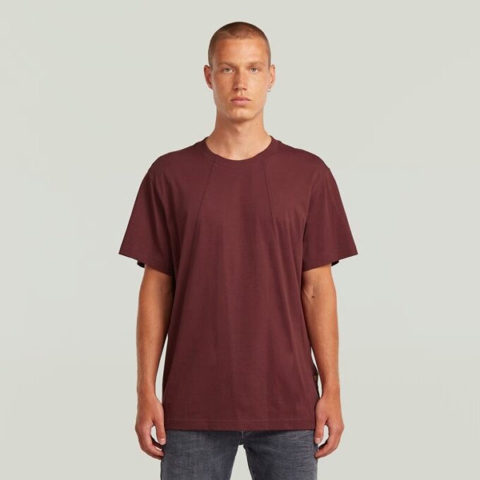 Een losse T-shirt met lijn Een losse T-shirt met lijn