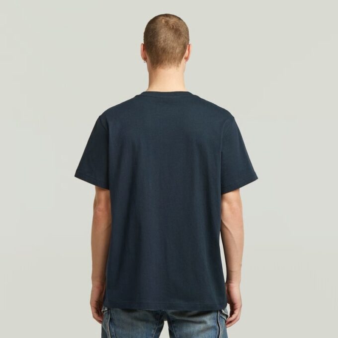 Een losse T-shirt met lijn Een losse T-shirt met lijn