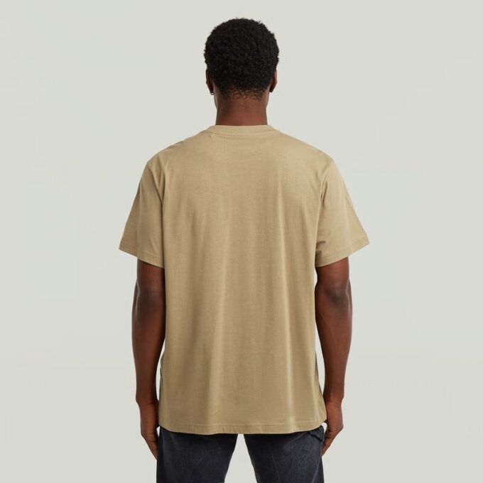 Een losse T-shirt met lijn Een losse T-shirt met lijn