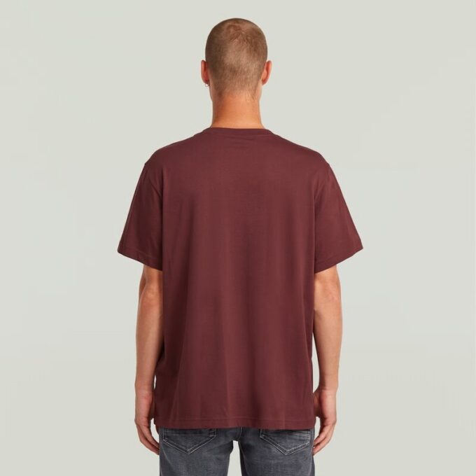 Een losse T-shirt met lijn Een losse T-shirt met lijn