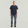 Een losse T-shirt met lijn Een losse T-shirt met lijn
