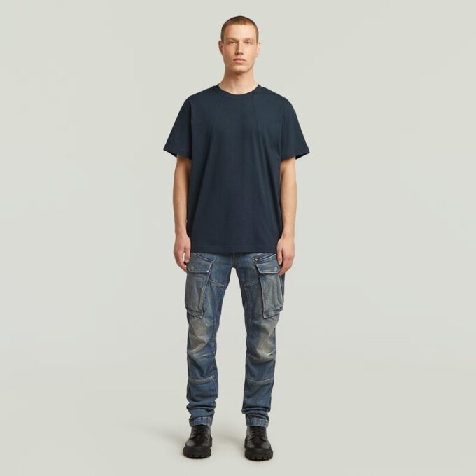Een losse T-shirt met lijn Een losse T-shirt met lijn