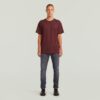Een losse T-shirt met lijn Een losse T-shirt met lijn