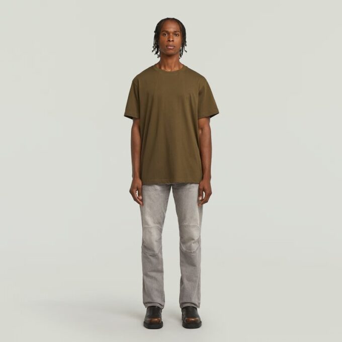 Een losse T-shirt met lijn Een losse T-shirt met lijn