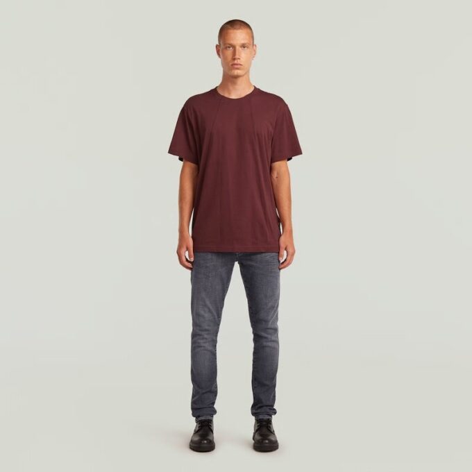 Een losse T-shirt met lijn Een losse T-shirt met lijn