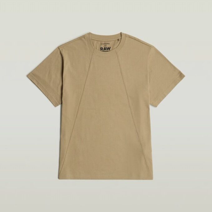 Een losse T-shirt met lijn Een losse T-shirt met lijn