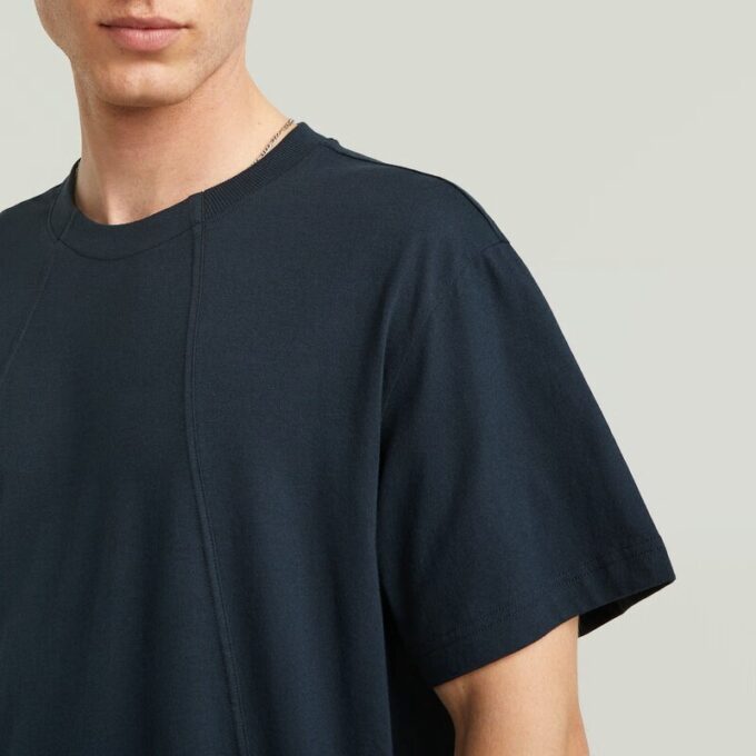 Een losse T-shirt met lijn Een losse T-shirt met lijn