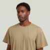 Een losse T-shirt met lijn Een losse T-shirt met lijn