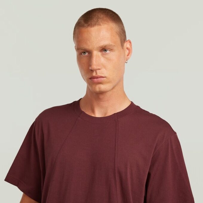 Een losse T-shirt met lijn Een losse T-shirt met lijn