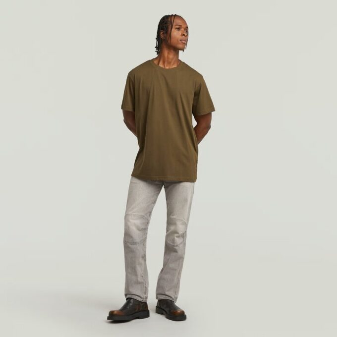 Een losse T-shirt met lijn Een losse T-shirt met lijn