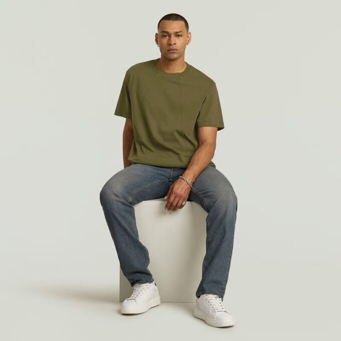Een losse T-shirt met lijn Een losse T-shirt met lijn