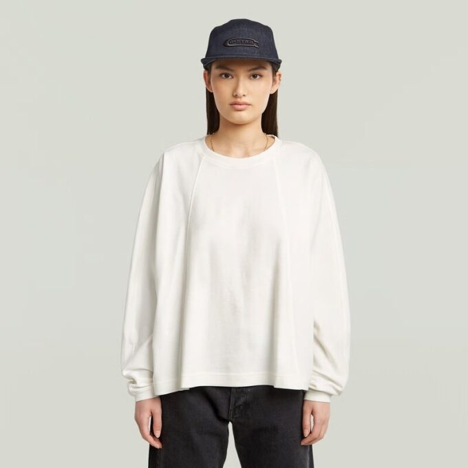 Een oversized T-shirt met lijn Een oversized T-shirt met lijn