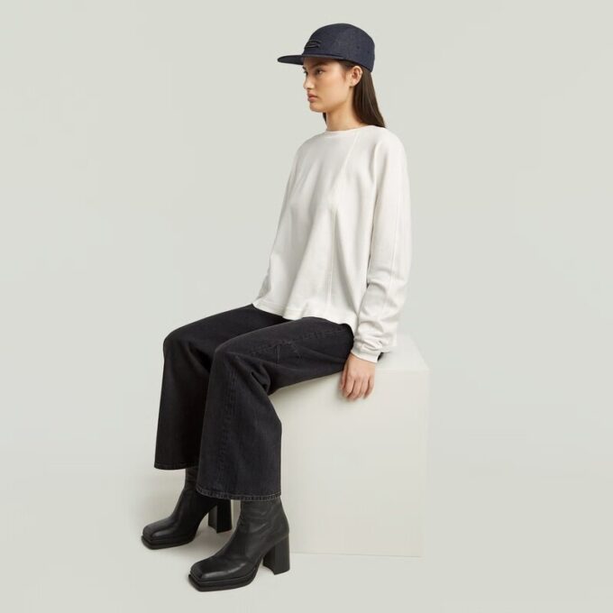 Een oversized T-shirt met lijn Een oversized T-shirt met lijn