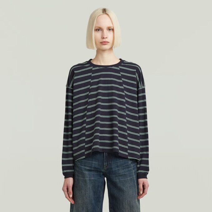 Een oversized T-shirt met strepen Een oversized T-shirt met strepen