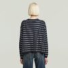 Een oversized T-shirt met strepen Een oversized T-shirt met strepen