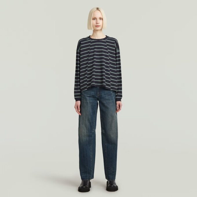 Een oversized T-shirt met strepen Een oversized T-shirt met strepen