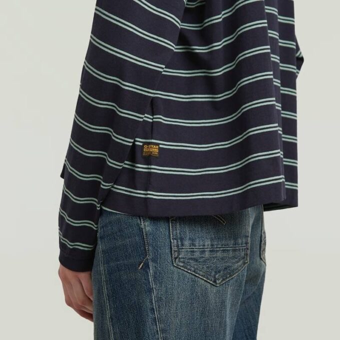 Een oversized T-shirt met strepen Een oversized T-shirt met strepen