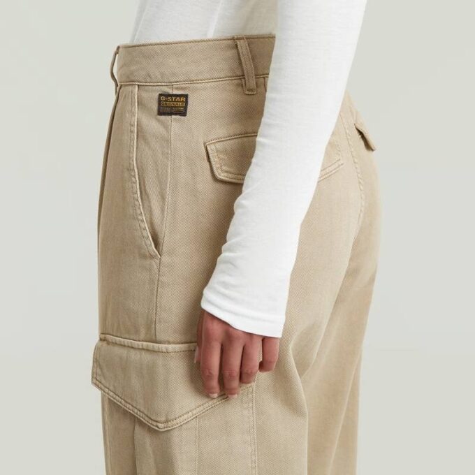 Geplooide taps toelopende cargo chino