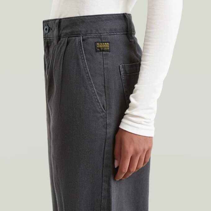 Geplooide taps toelopende chino