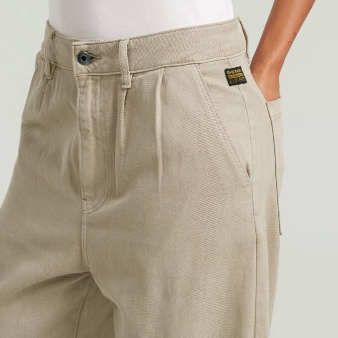 Geplooide taps toelopende chino