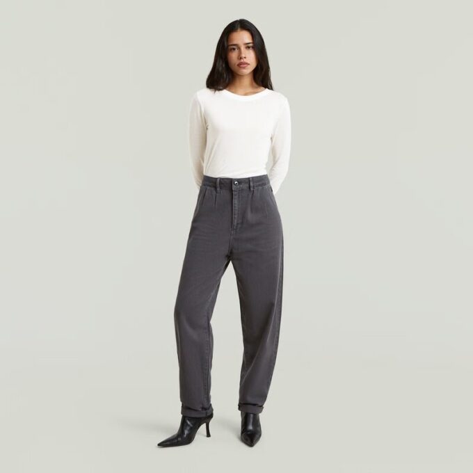Geplooide taps toelopende chino