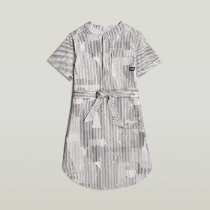 Jurk met riem en zijsplitten Jurk met riem en zijsplitten