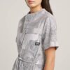 Jurk met riem en zijsplitten Jurk met riem en zijsplitten