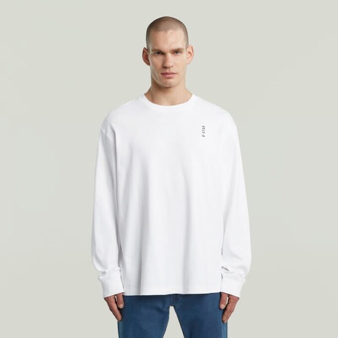 Losse T-shirt met geborduurde tekst op de achterkant