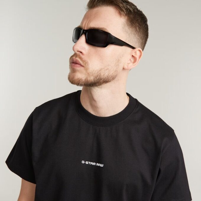 Losse T-shirt met logo op de borst