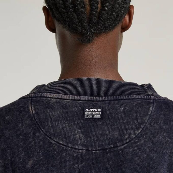 Overdyed Cropped Logo Losse Trui Overdyed Cropped Logo Losse Trui