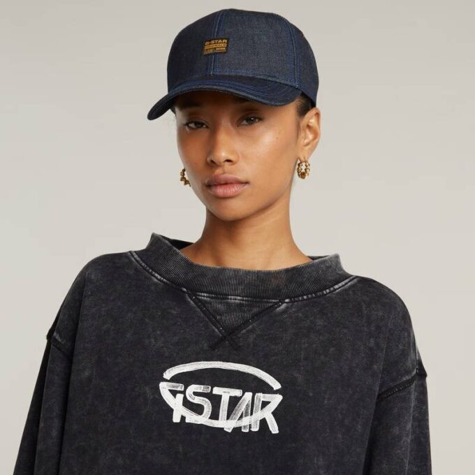 Overdyed Cropped Logo Losse Trui Overdyed Cropped Logo Losse Trui