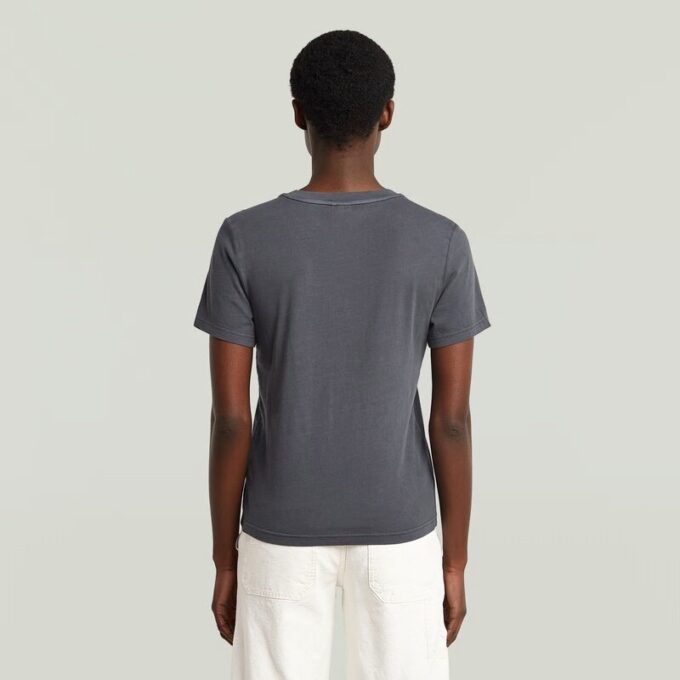 Overgeverfd T-shirt met voornaad Overgeverfd T-shirt met voornaad