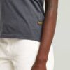 Overgeverfd T-shirt met voornaad Overgeverfd T-shirt met voornaad