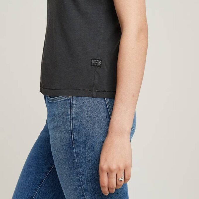 Overgeverfde top met voornaad Overgeverfde top met voornaad