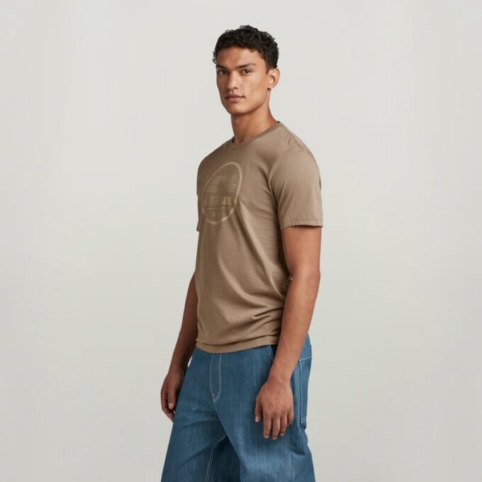 Slim T-shirt met borstafbeelding Slim T-shirt met borstafbeelding