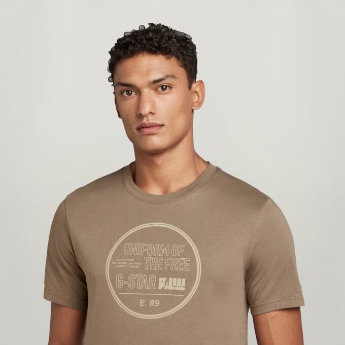 Slim T-shirt met borstafbeelding Slim T-shirt met borstafbeelding