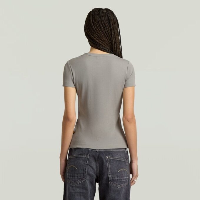 T-shirt met geribbelde kapmouw T-shirt met geribbelde kapmouw