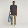 T-shirt met tekst op de achterkant en overdyed wimpers T-shirt met tekst op de achterkant en overdyed wimpers