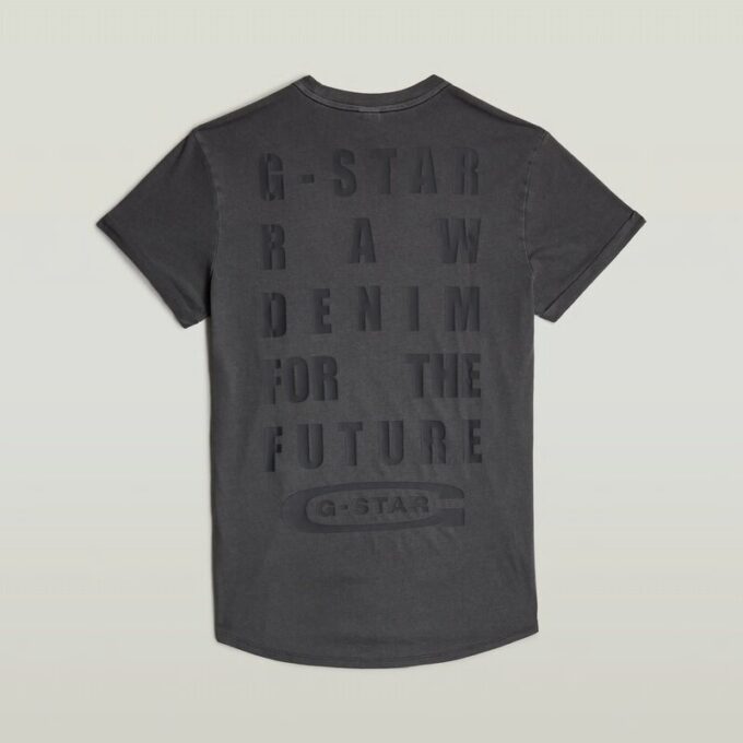 T-shirt met tekst op de achterkant en overdyed wimpers T-shirt met tekst op de achterkant en overdyed wimpers