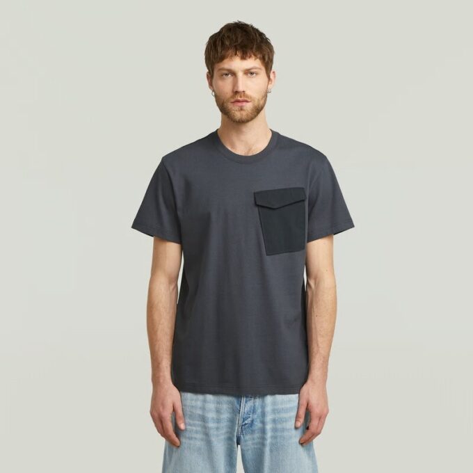 T-shirt met zak van stoffenmix T-shirt met zak van stoffenmix