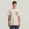 T-shirt met zak van stoffenmix T-shirt met zak van stoffenmix