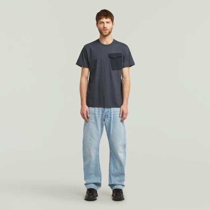 T-shirt met zak van stoffenmix T-shirt met zak van stoffenmix