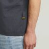 T-shirt met zak van stoffenmix T-shirt met zak van stoffenmix